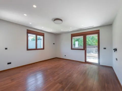 Prodaja, kuća, 492m², Mareza, Podgorica - image 32