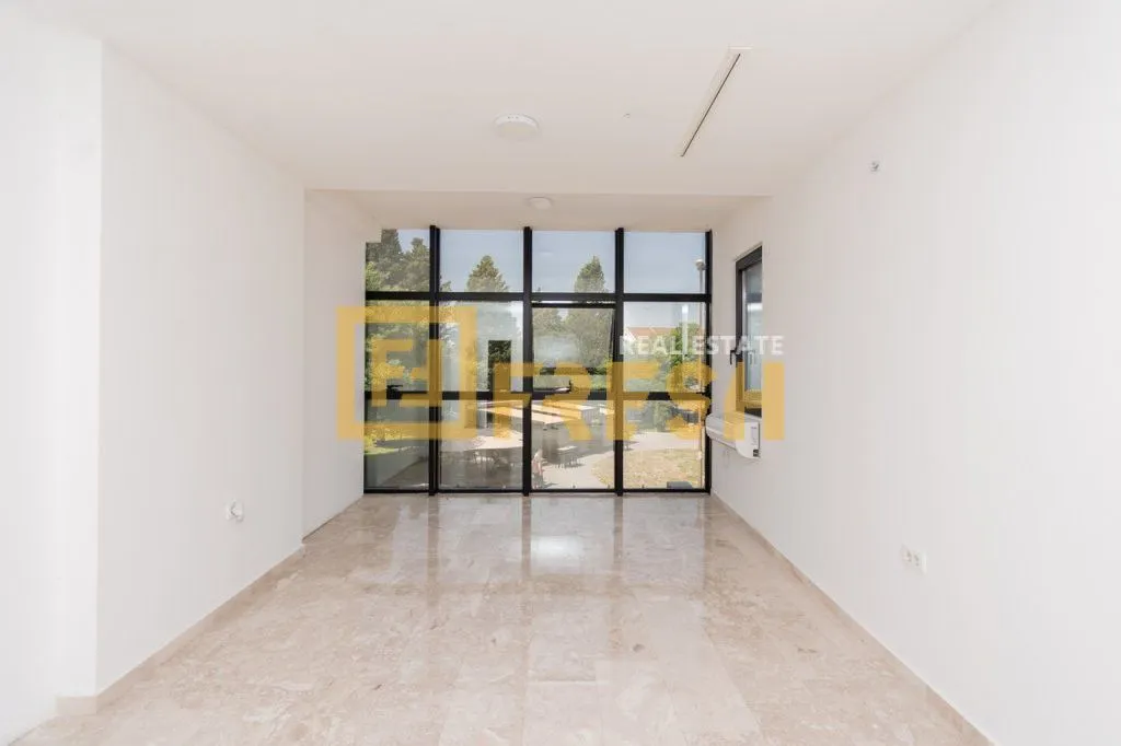 Rent, office space, 500m², Tuzi, Podgorica
