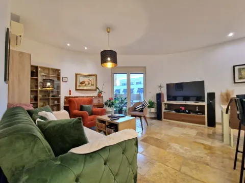 Izdavanje, dvosoban stan, 85m², Budva, Crna Gora - image 2