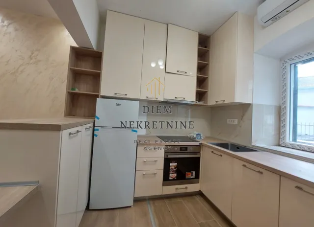 Rent, one bedroom apartment, 40m², Stari Grad Kotor, Kotor