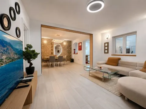 Sale, two bedroom apartment, 99m², Petrovac, Budva - image 5