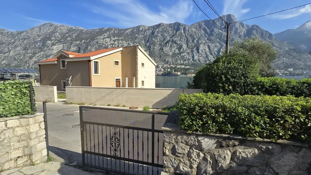 Sale, three bedroom apartment, 76m², Prčanj, Kotor