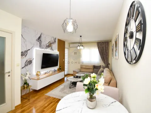 Rent, two bedroom apartment, 60m², City Kej, Podgorica - image 4