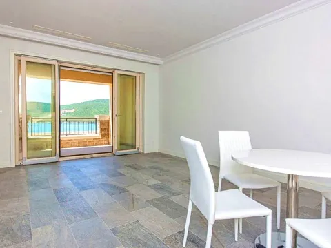 Prodaja, stan, 74m², Tivat, Crna Gora - image 7
