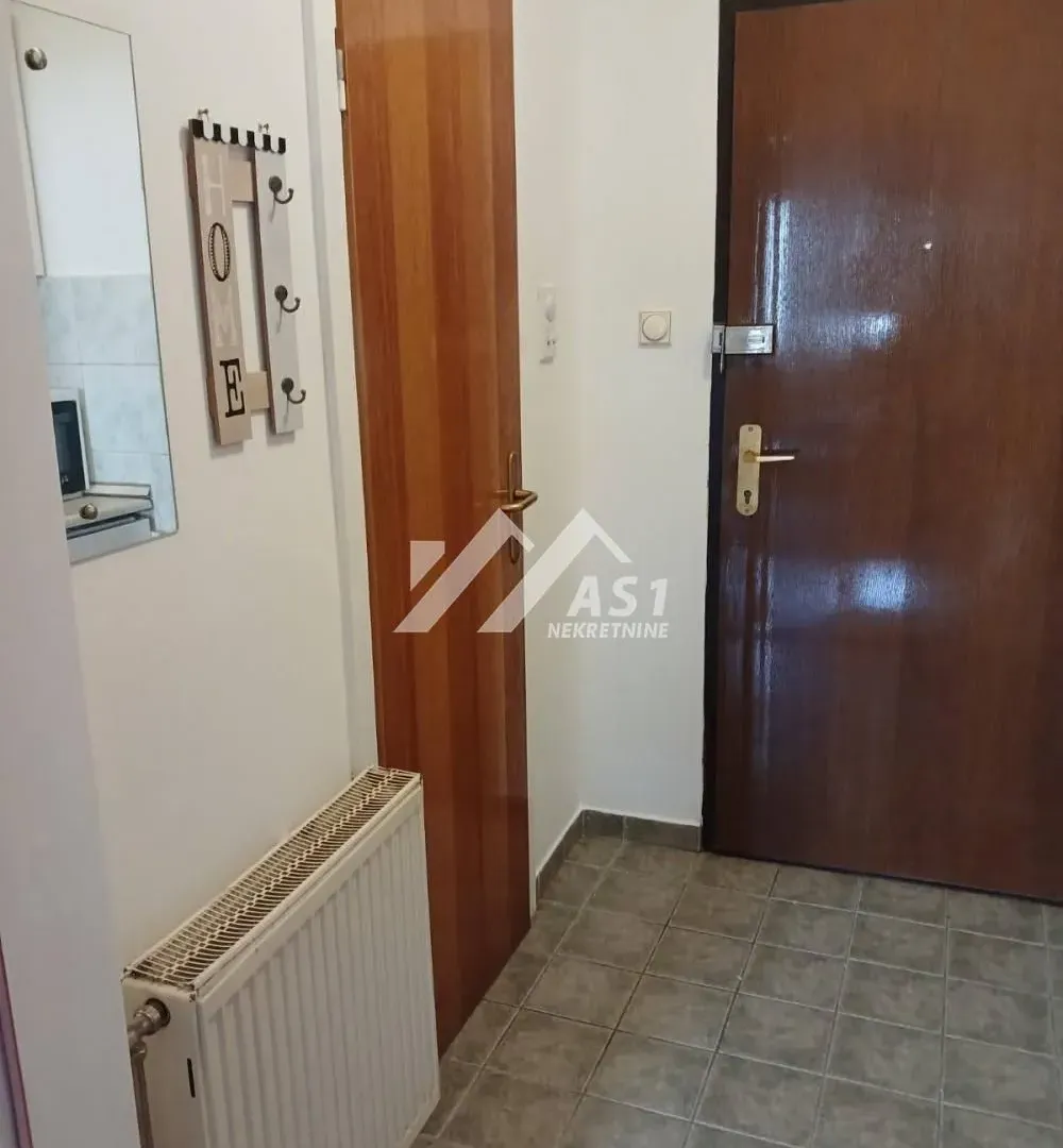 Izdavanje, stan, 26m², Grbavica, Novi Sad Sve Podlokacije