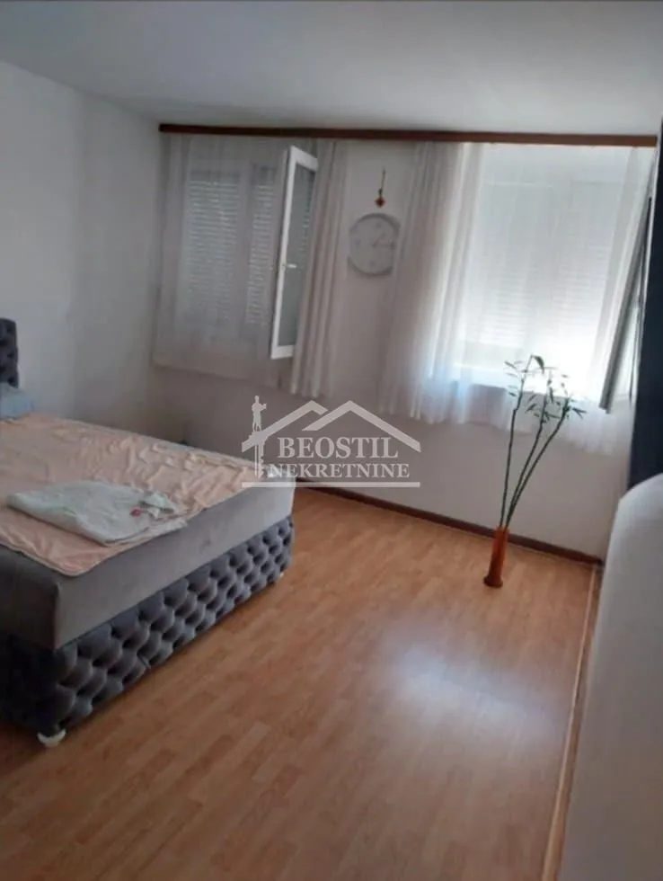 Prodaja, dvosoban stan, 61m², Resnik, Beograd