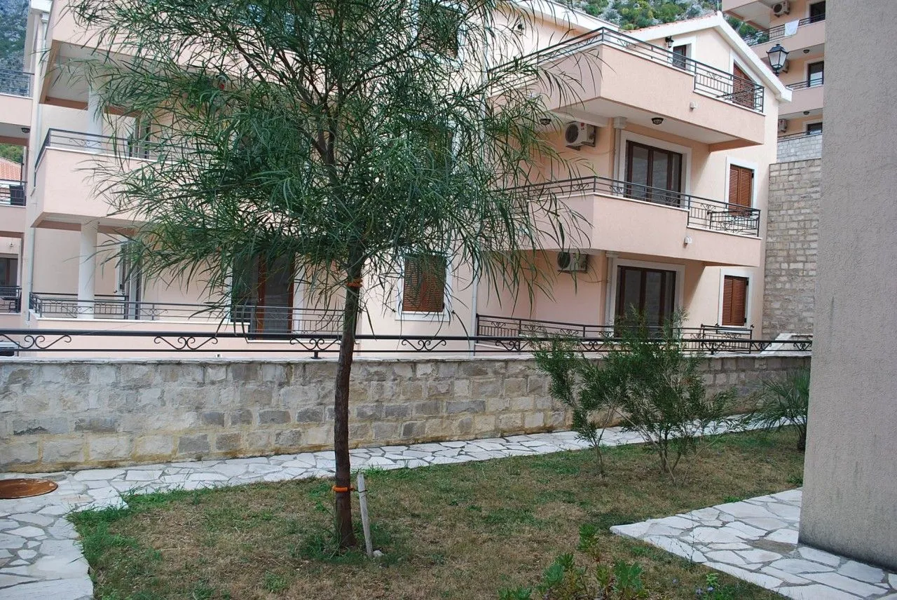 Prodaja, stan, 57m², Risan, Kotor