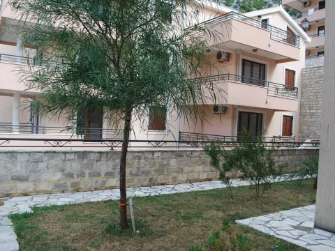 Prodaja, stan, 57m², Risan, Kotor - image 18
