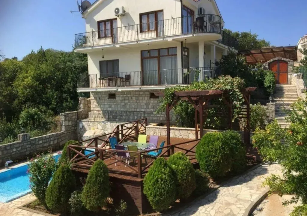 Rent, house, 140m², Lješevići, Kotor