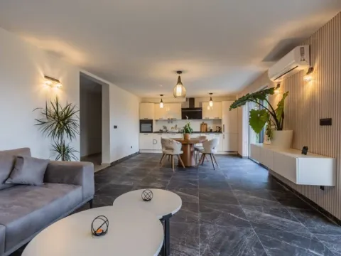 Izdavanje, kuća, 300m², Budva, Crna Gora - image 15