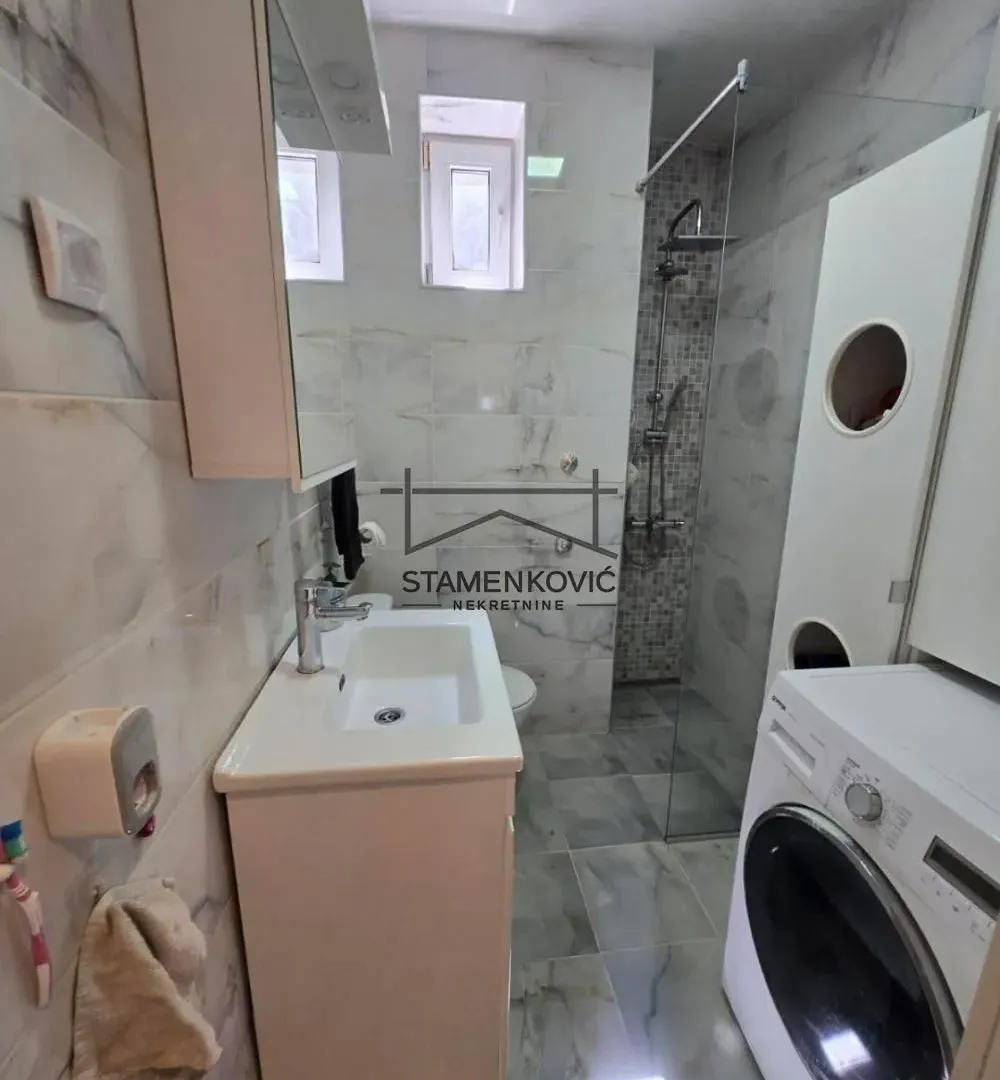 Prodaja, četvorosoban stan, 72m², Nova Detelinara, Novi Sad Sve Podlokacije