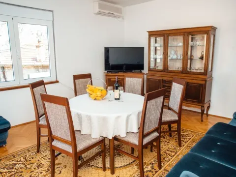 Izdavanje, dvosoban stan, 91m², Škaljari, Kotor - image 18