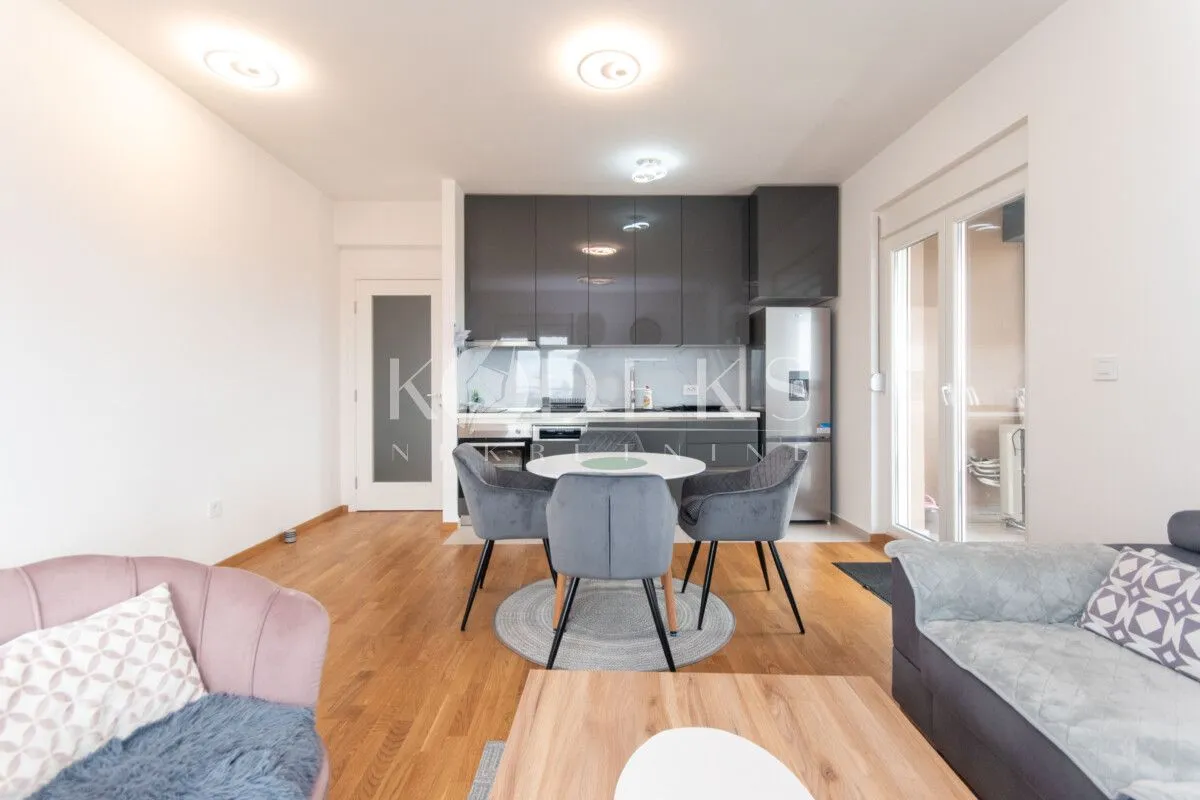 Izdavanje, dvosoban stan, 65m², Stari Aerodrom, Podgorica