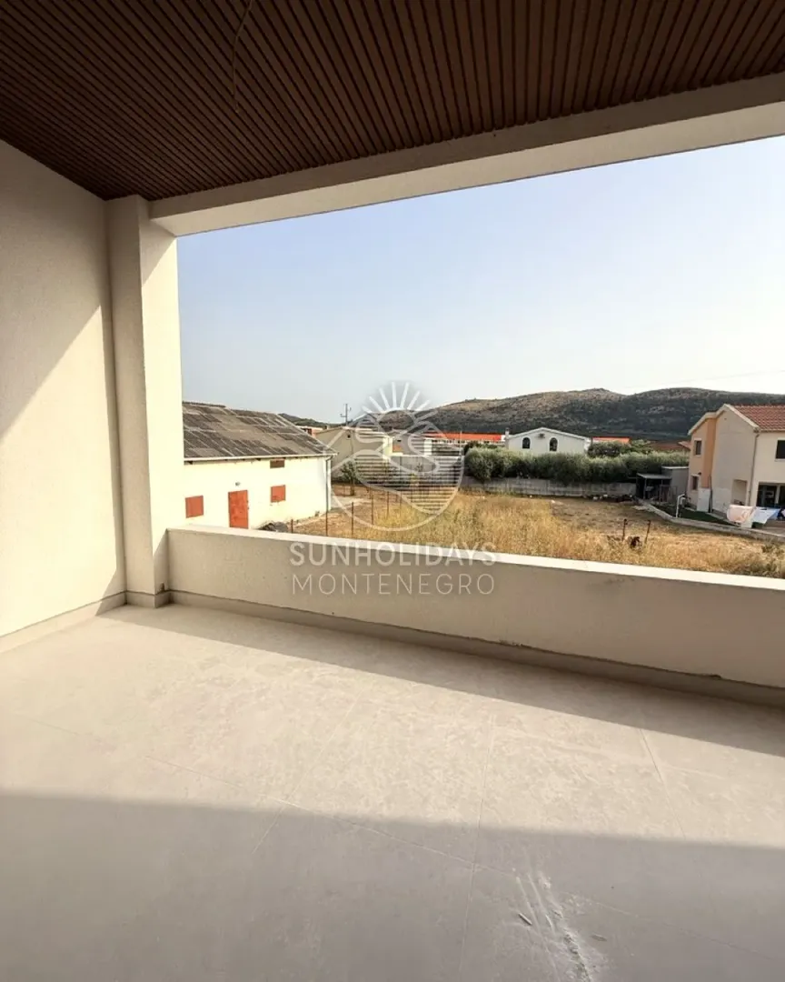 Prodaja, kuća, 280m², Polje, Bar