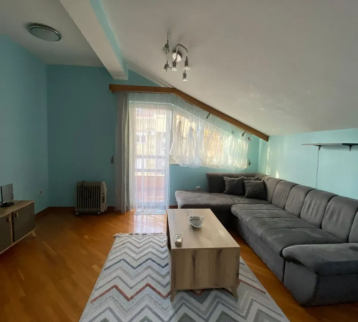 Izdavanje, jednosoban stan, 50m², City Kvart, Podgorica