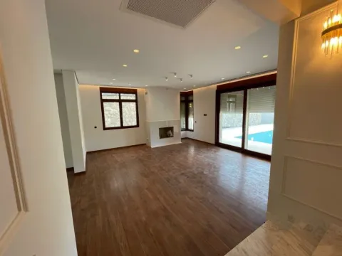 Prodaja, kuća, 500m², Mareza, Podgorica - image 13