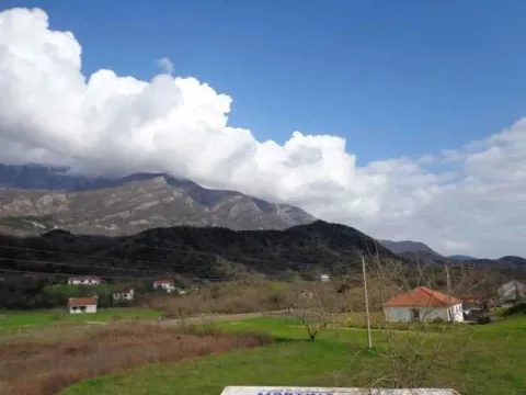 Pogled na okolnu prirodu, planine i kuće iz okoline. - image 7