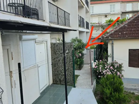 Izdavanje, jednosoban stan, 30m², Đenovići, Herceg Novi - image 15