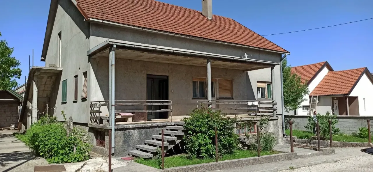 Izdavanje, poslovni prostor, 70m², Centar, Nikšić