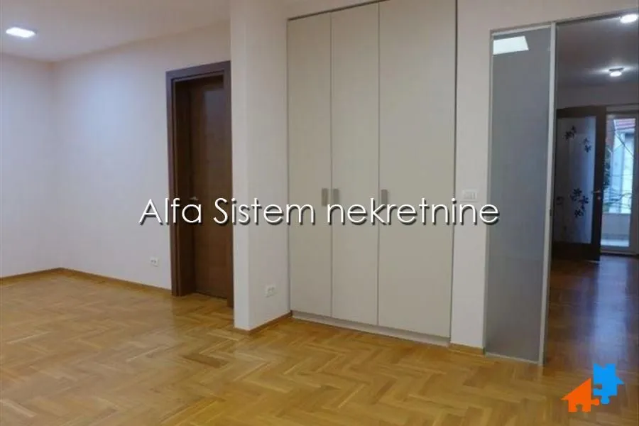 Rent, house, 400m², Čukarica, Beograd