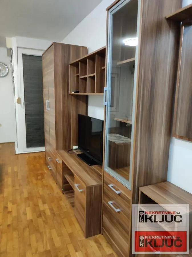 Izdavanje, garsonjera, 26m², Grbavica, Novi Sad Sve Podlokacije