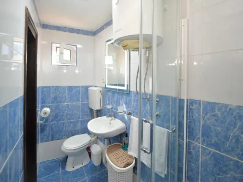 Izdavanje, kuća, 100m², Škaljari, Kotor - image 22