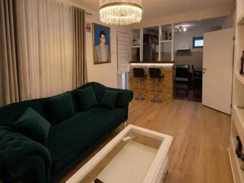 Izdavanje, trosoban stan, 125m², Malo Brdo, Podgorica - image 2