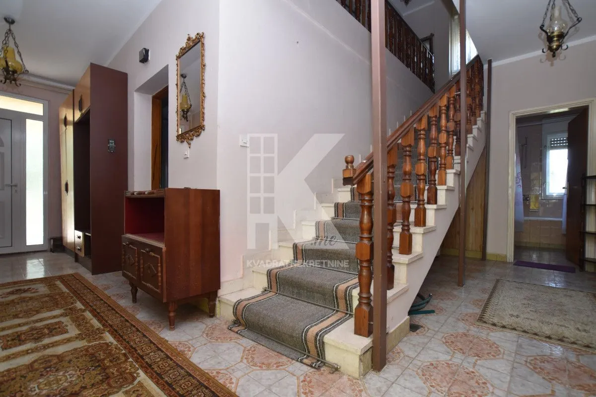Sale, house, 240m², Dahna, Podgorica