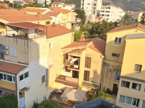 Sale, two bedroom apartment, 91m², Bečići, Budva - image 2