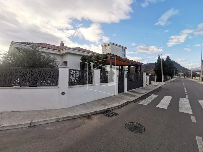 Sale, house, 180m², Podgorica, Crna Gora