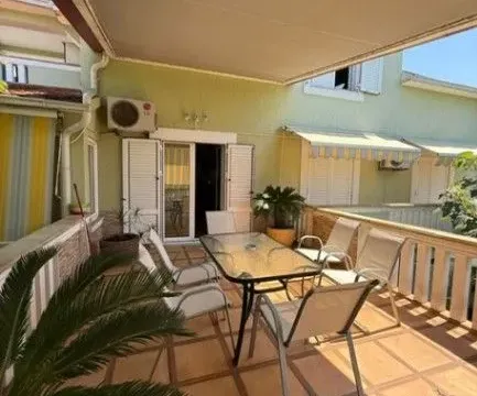 Izdavanje, četvorosoban stan, 150m², Tivat, Crna Gora - image 10