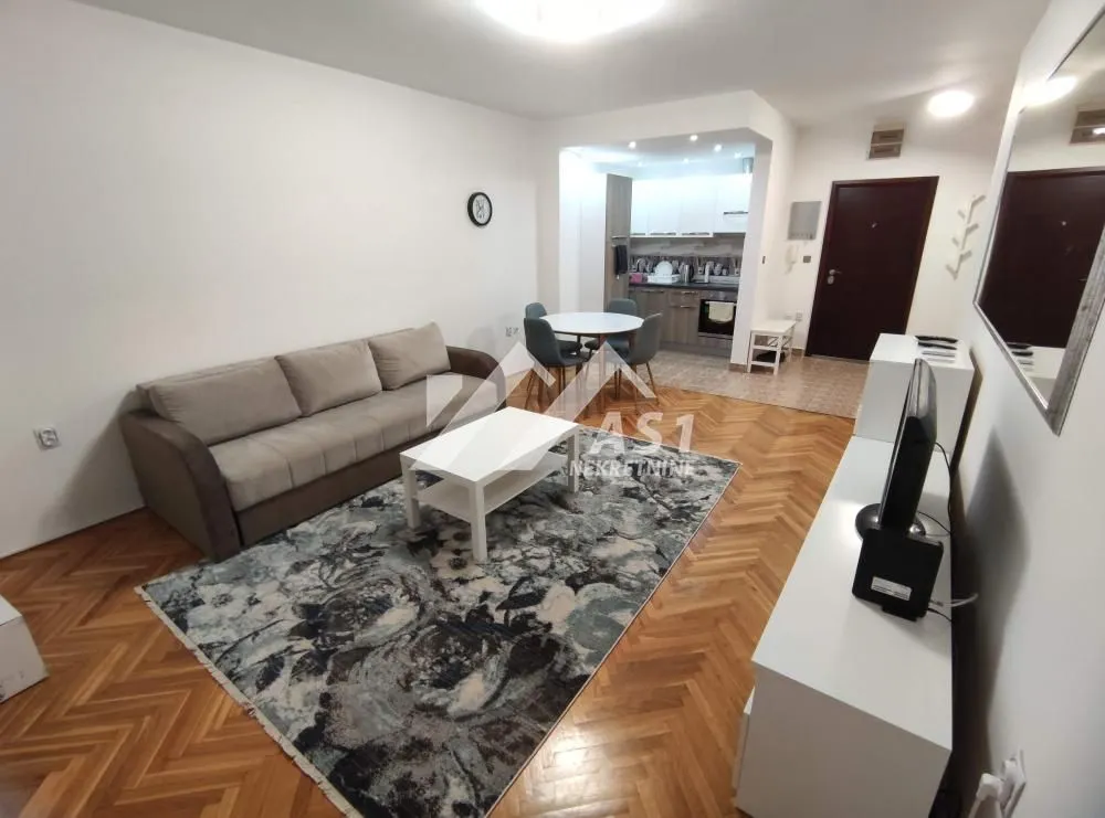 Izdavanje, dvosoban stan, 50m², Bulevar Oslobodjenja, Novi Sad Sve Podlokacije