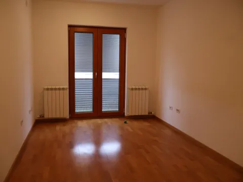 Izdavanje, stan, 88m², Tološka šuma, Podgorica - image 12