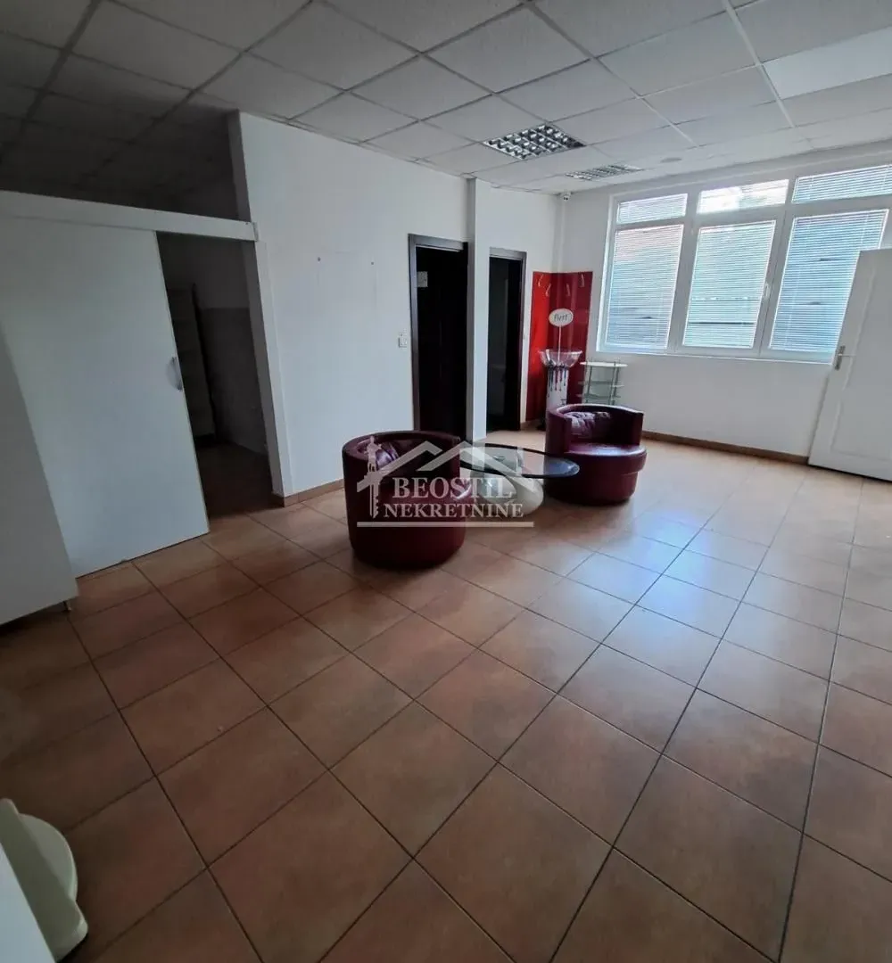 Izdavanje, poslovni prostor, 159m², Borča 1, Borča Sve Podlokacije