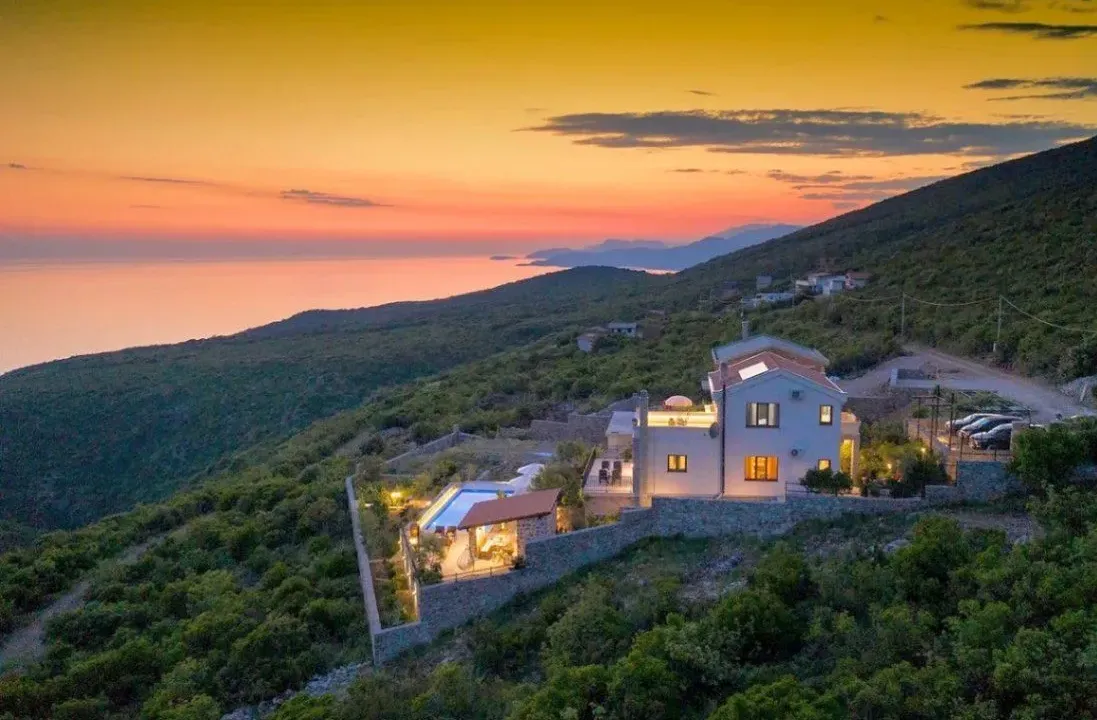 Prodaja, kuća, 300m², Zagora, Kotor