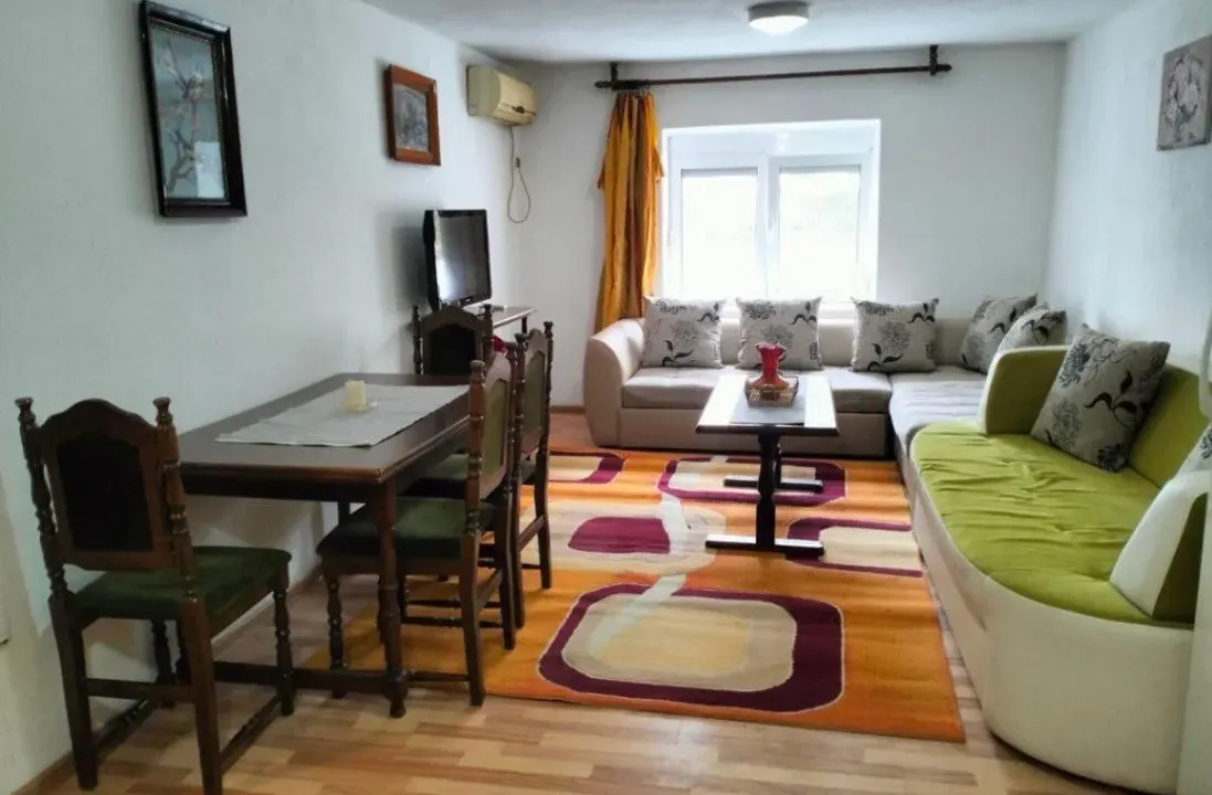 Izdavanje, jednosoban stan, 55m², Centar, Bar