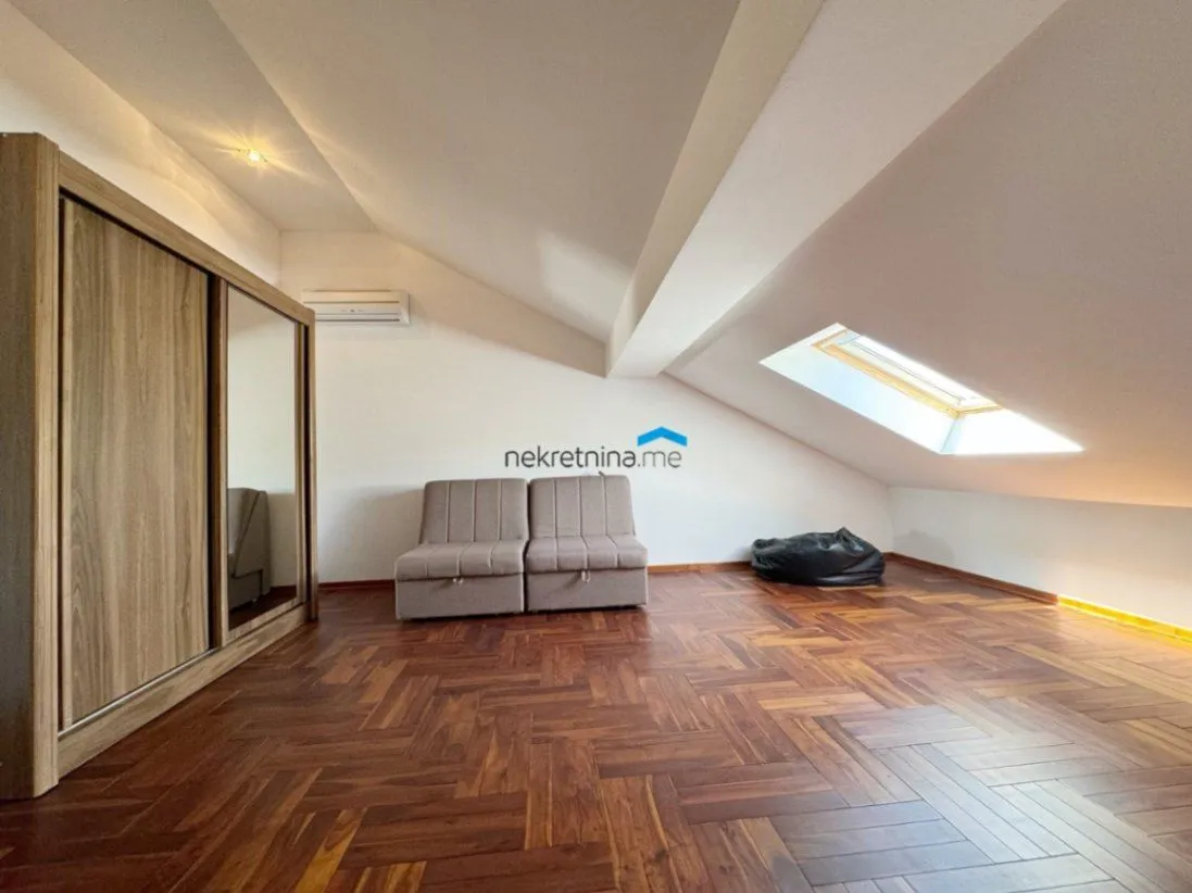 Izdavanje, četvorosoban stan, 178m², Gorica C, Podgorica