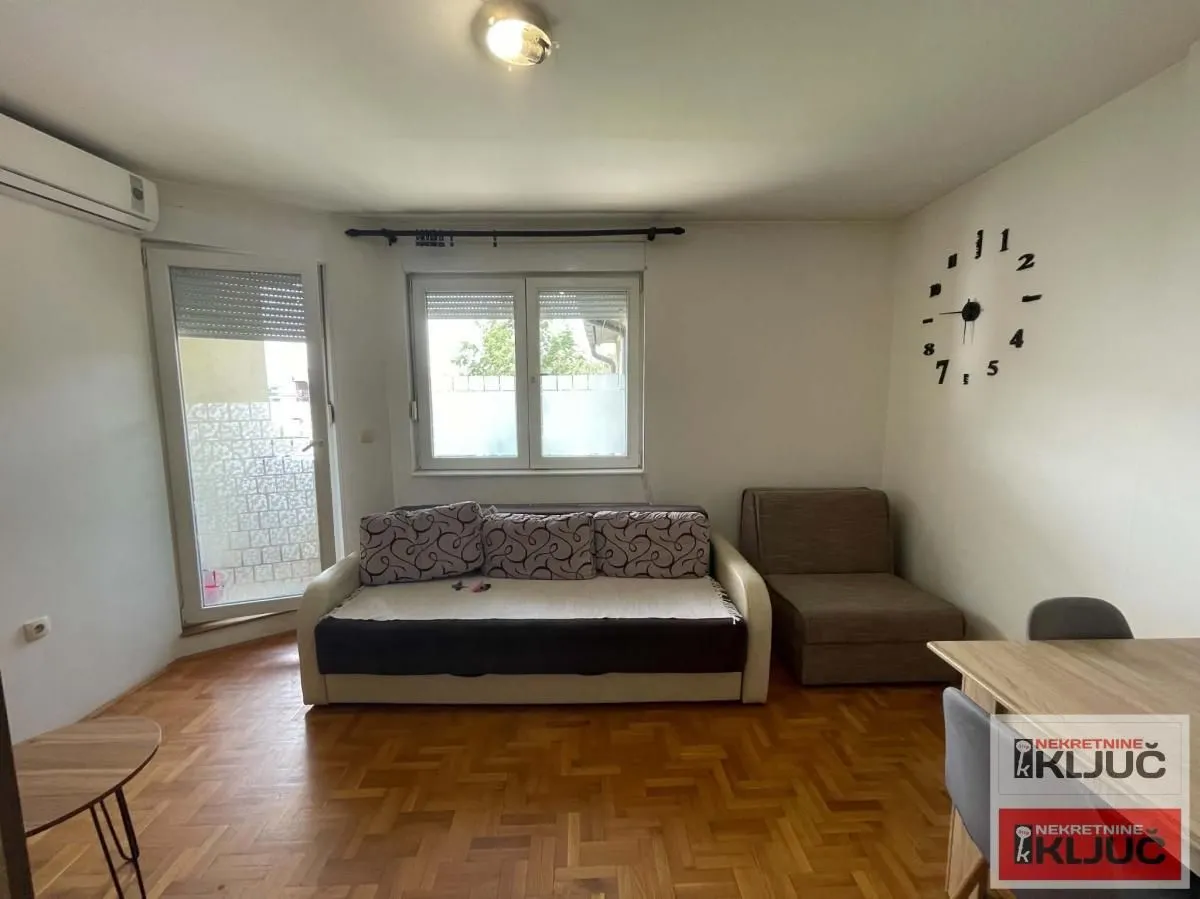 Izdavanje, garsonjera, 27m², Grbavica, Novi Sad Sve Podlokacije