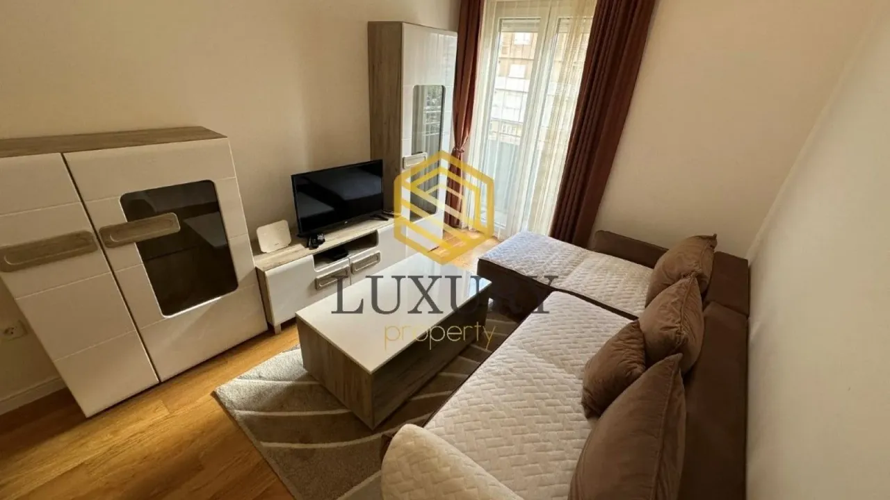 Izdavanje, jednosoban stan, 42m², Central Point, Podgorica