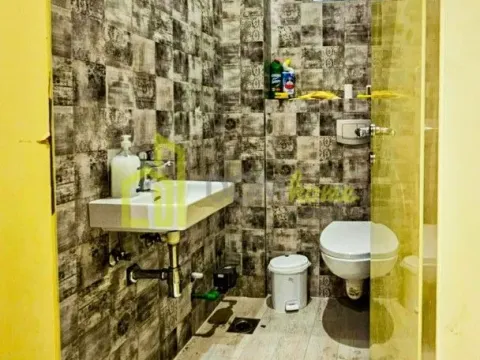 Izdavanje, poslovni prostor, 80m², Centar, Podgorica - image 11