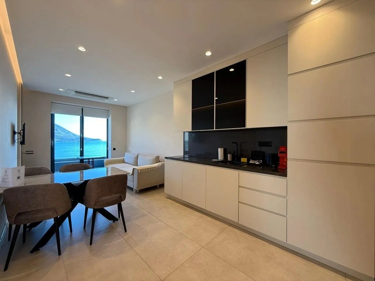 Sale, one bedroom apartment, 69m², Bečići, Budva