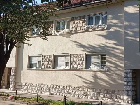 Izdavanje, jednosoban stan, 54m², Centar, Nikšić - image 9