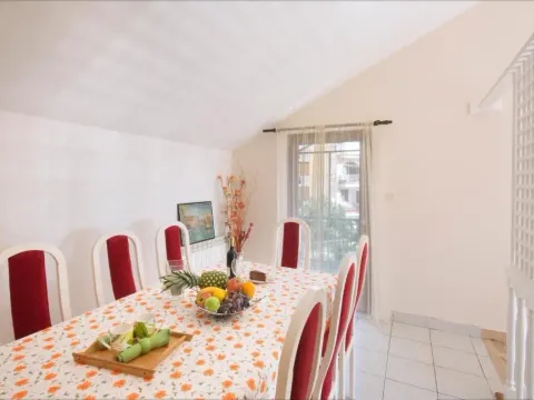 Izdavanje, dvosoban stan, 85m², Budva, Crna Gora - image 16