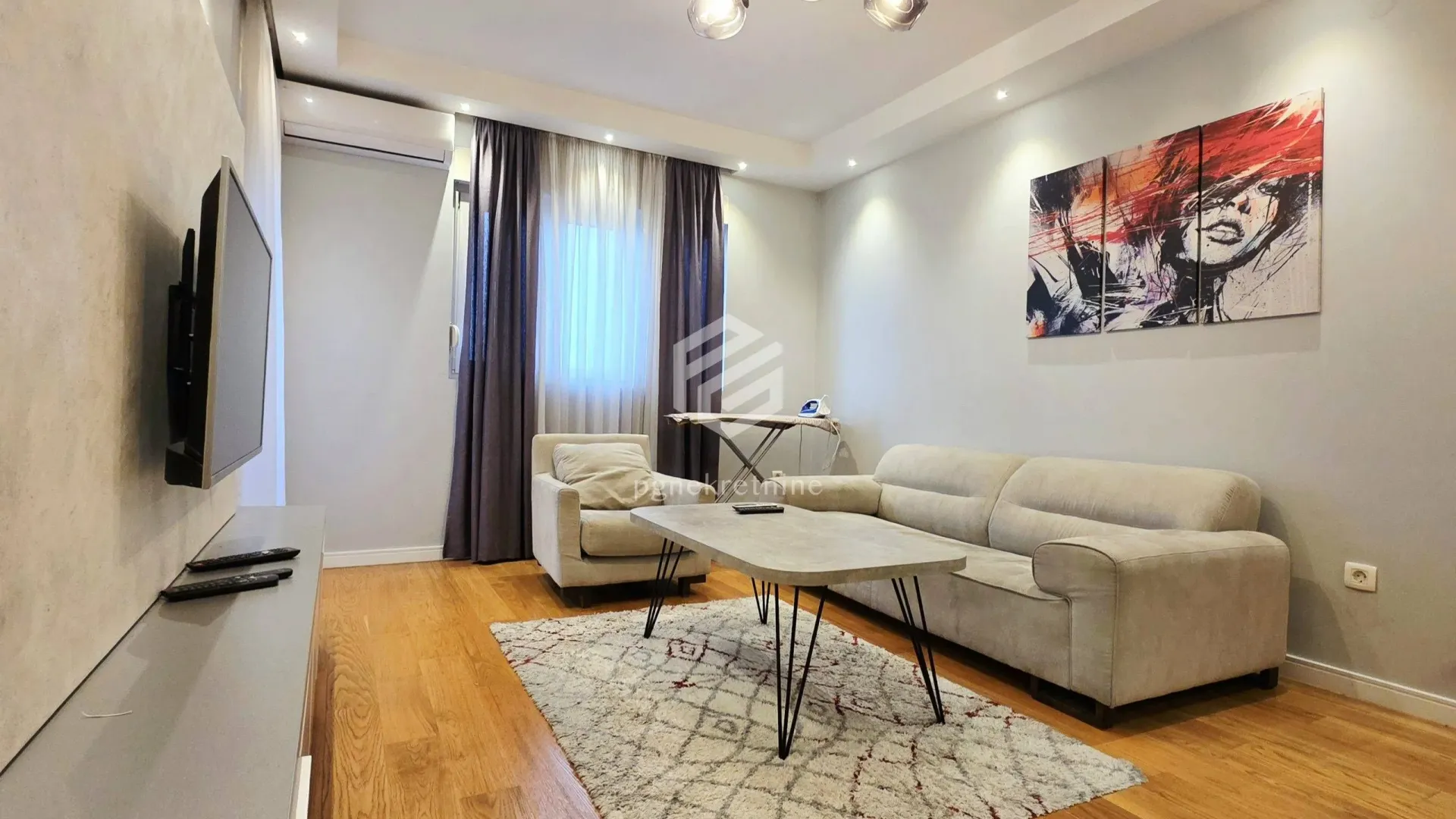 Izdavanje, jednosoban stan, 50m², Central Point, Podgorica