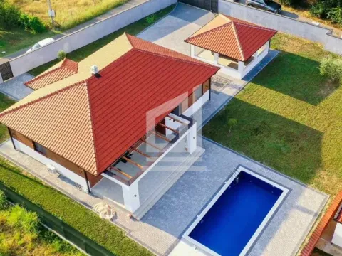 Prodaja, kuća, 200m², Podgorica, Crna Gora - image 1