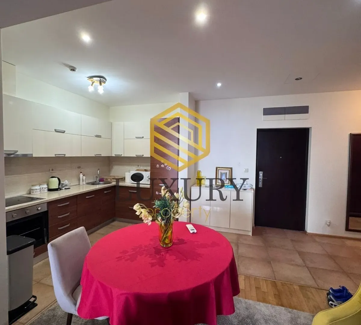 Rent, one bedroom apartment, 70m², Bečići, Budva
