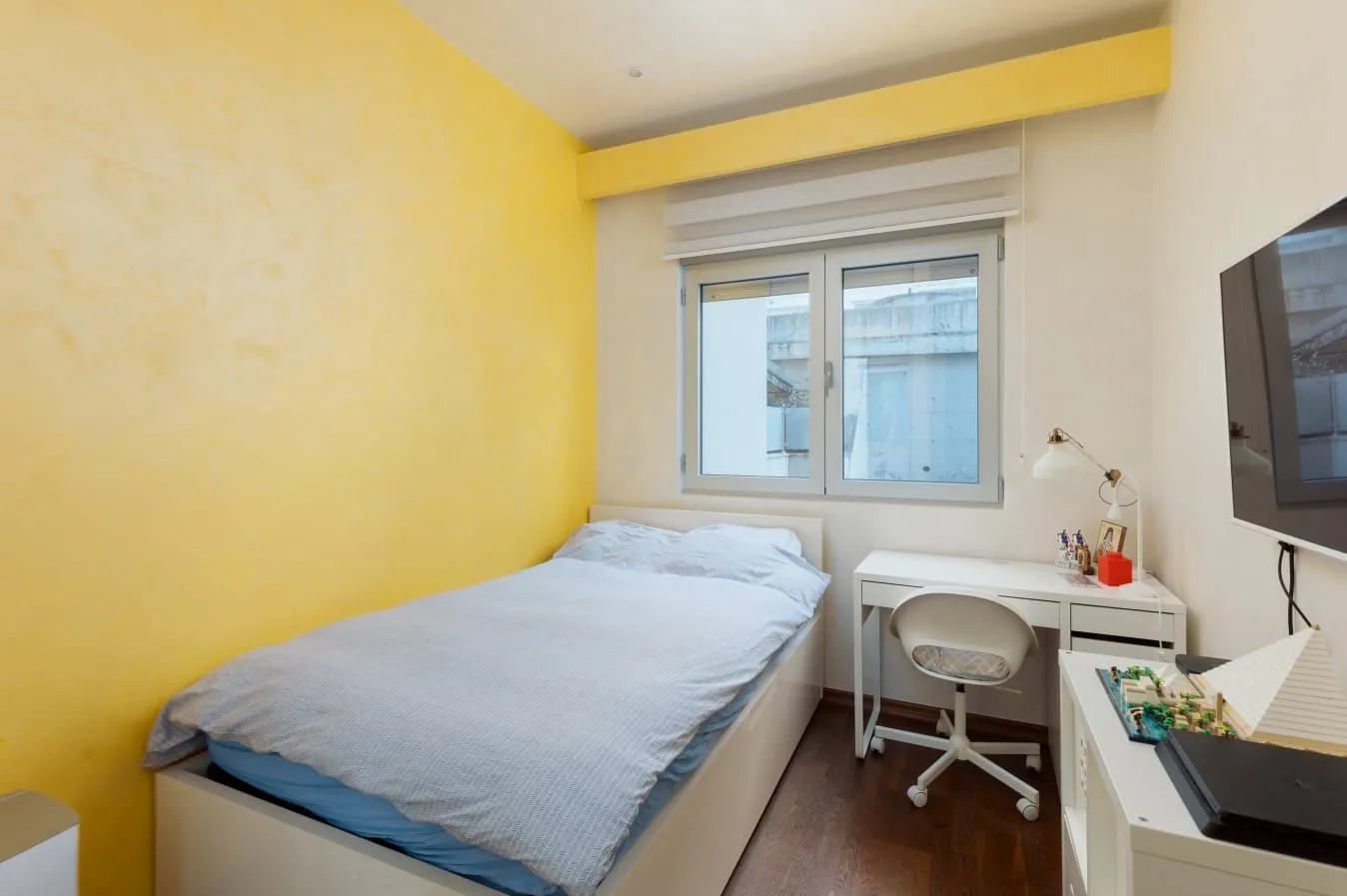 Izdavanje, dvosoban stan, 130m², Dobrota, Kotor
