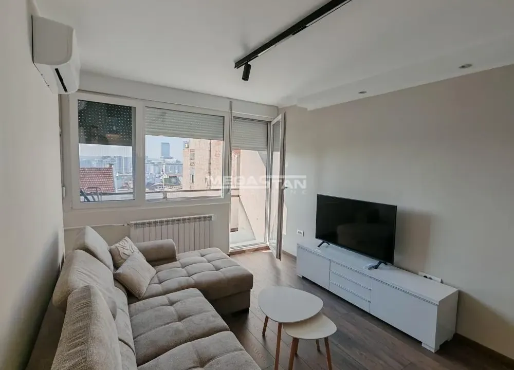 Izdavanje, jednosoban stan, 40m², Obilićev Venac, Beograd