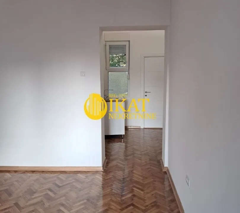 Izdavanje, poslovni prostor, 30m², Savski Trg, Beograd