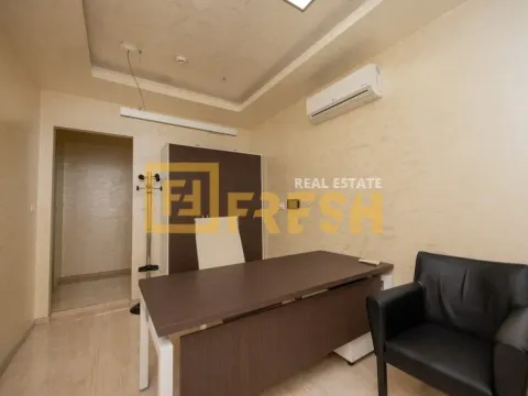 Izdavanje, poslovni prostor, 75m², Centar, Podgorica - image 7